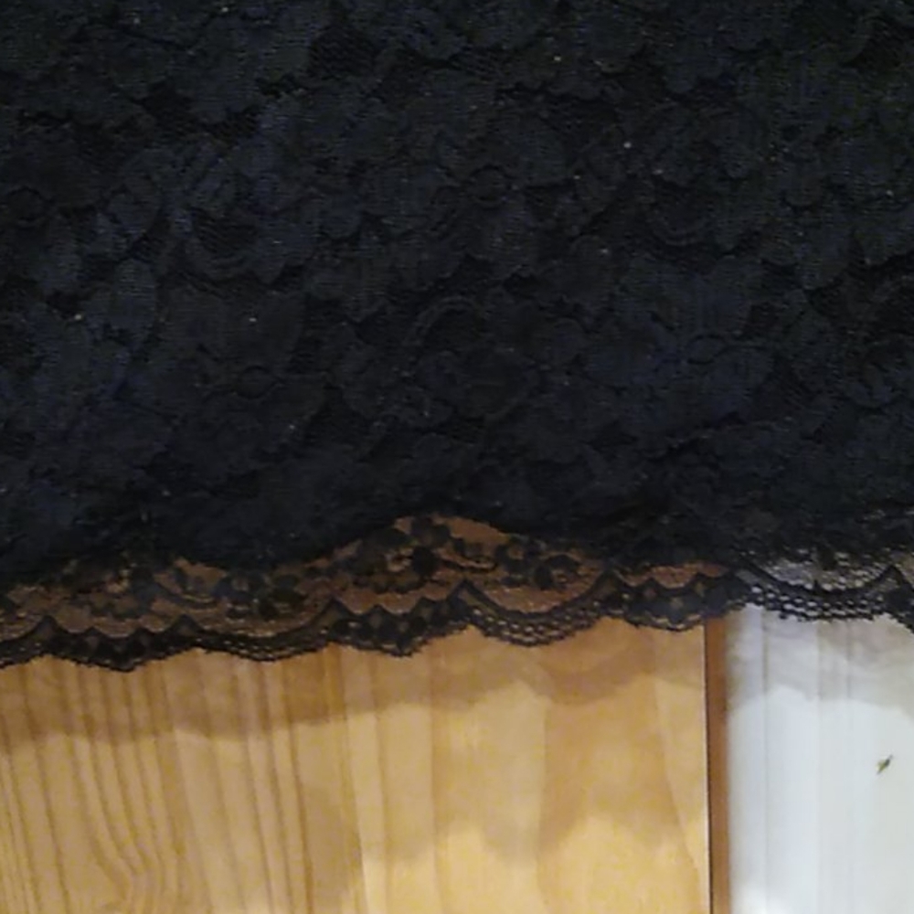 Black lace scoop neck long sleeve crop top - Picture 3 of 6